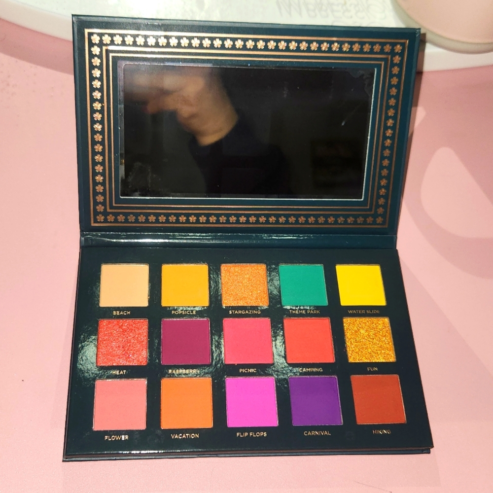 Eye shadow pallate